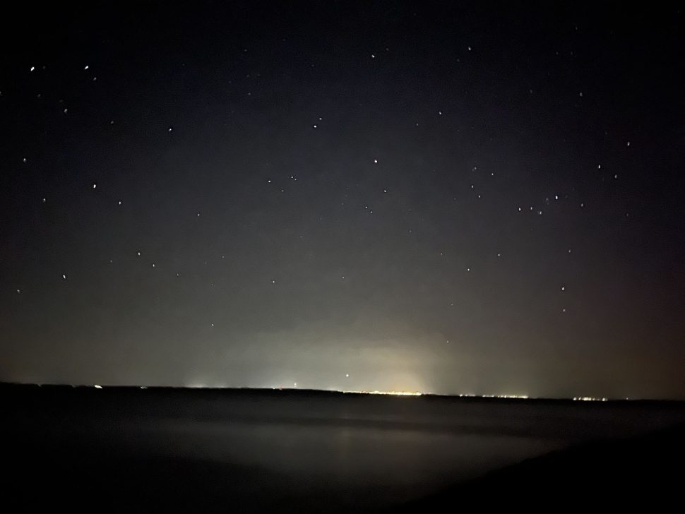 Lysforureningen ses som en lyskuppel over Aarhus. Billedet taget fra Samsø af Kathrine Møller Nielsen. 